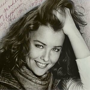 FAYE GRANT Signed Photo / V: THE SERIES, Greatest American Hero, STATE OF GRACE